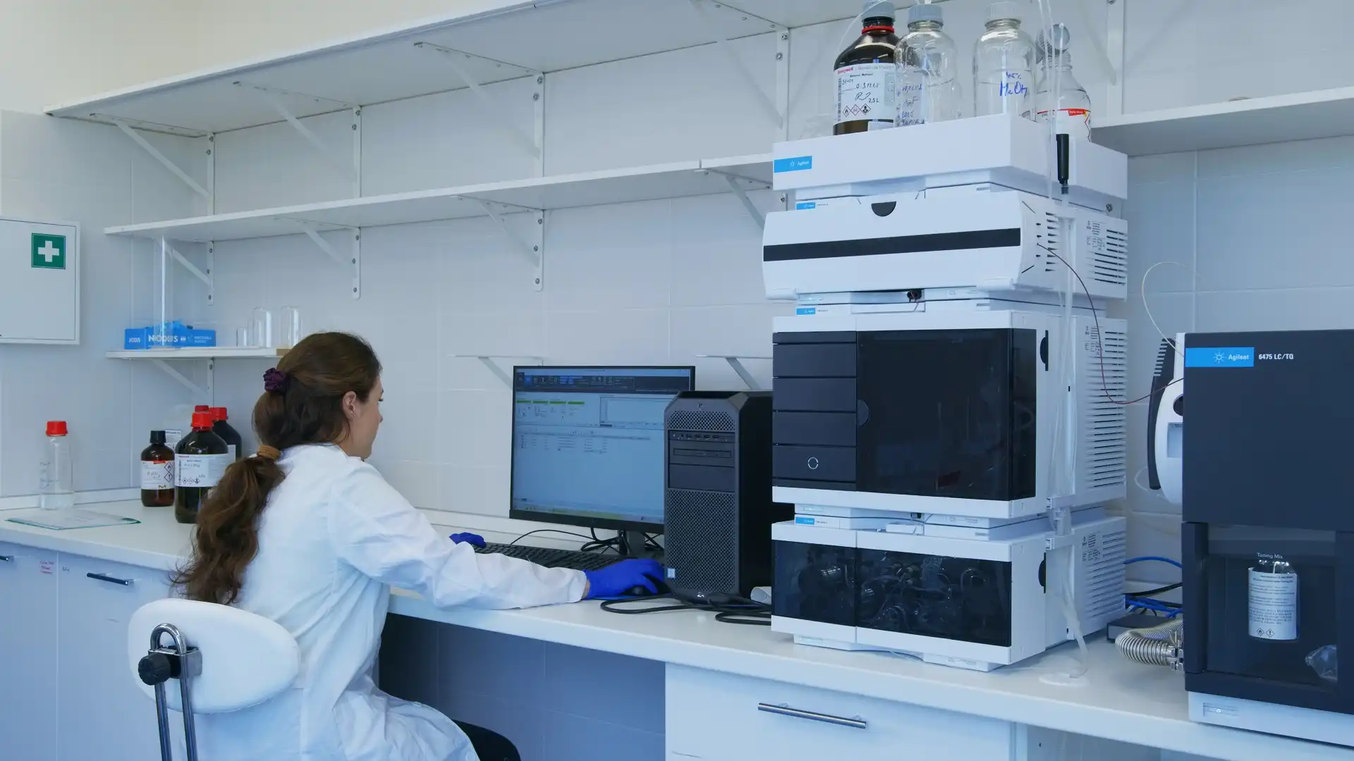 Analytická laboratoř s laboratorním vybavením